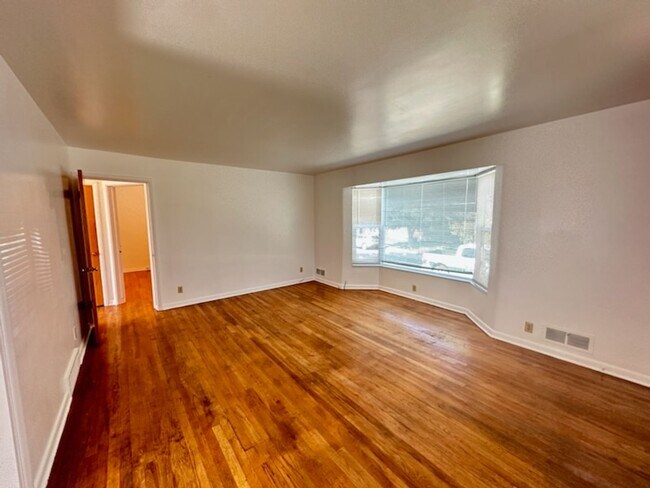 Building Photo - 1835 Downington Ave DUPLEX
