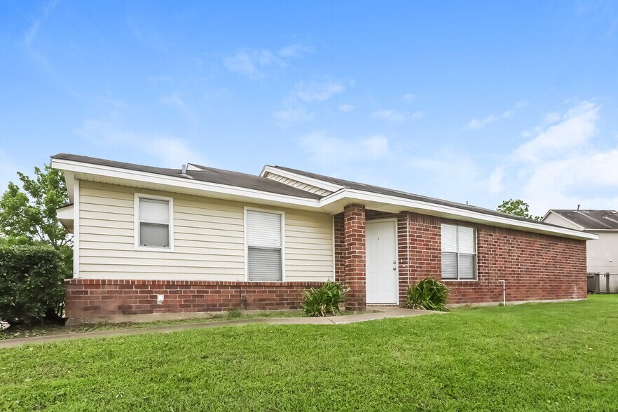Building Photo - 7706 Ellis Dr