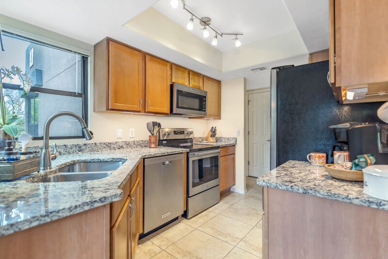 Building Photo - 5855 N Kolb Rd