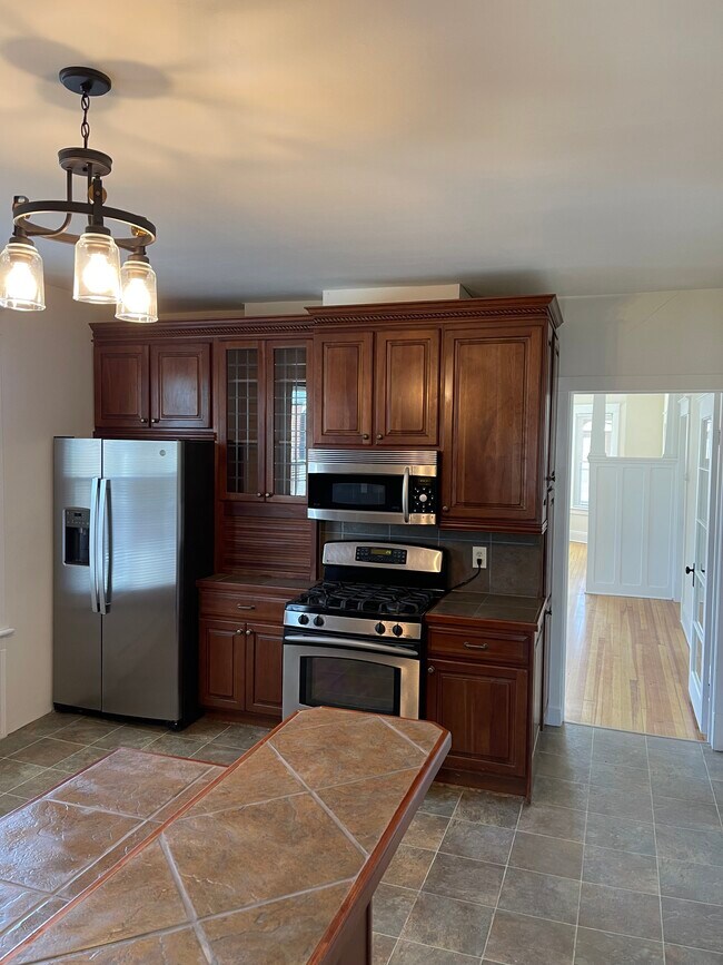 Building Photo - 701 25th St