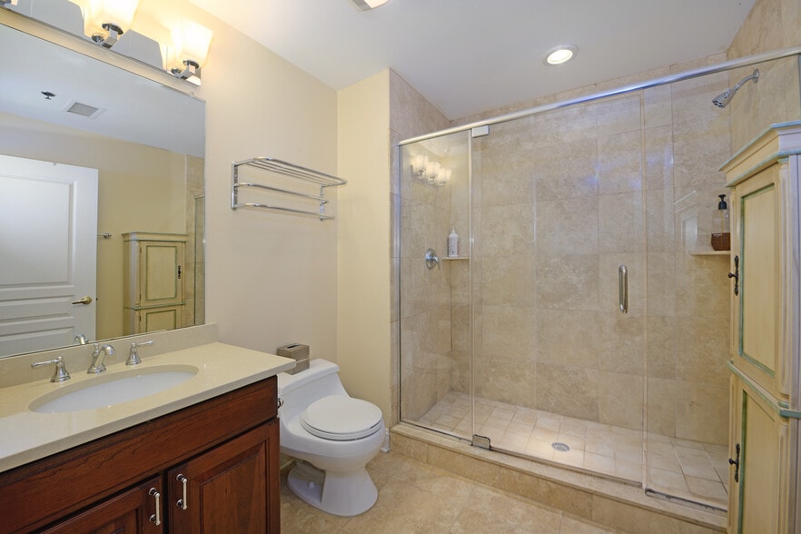 Building Photo - 70 Adams St