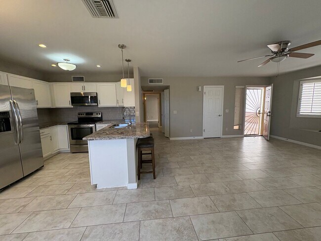 Building Photo - 2Bed/2Bath Townhouse in North Scottsdale! Ready for Immediate Move-In! -- 2 CAR GARAGE!