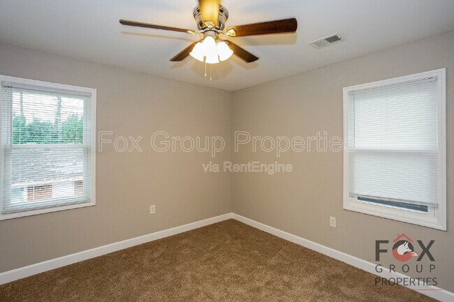 Building Photo - 5407 Venado St