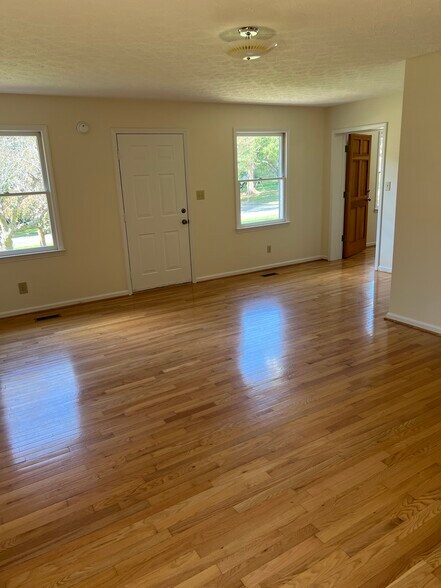 Building Photo - 110 Wellington St