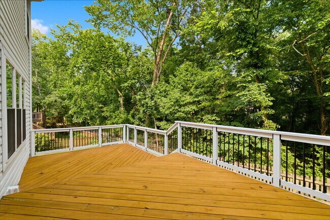 Building Photo - Spacious Broadlands Home Backing to Nature with Expansive Outdoor Living