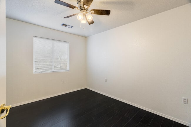 Building Photo - 601 Menaul Blvd NE