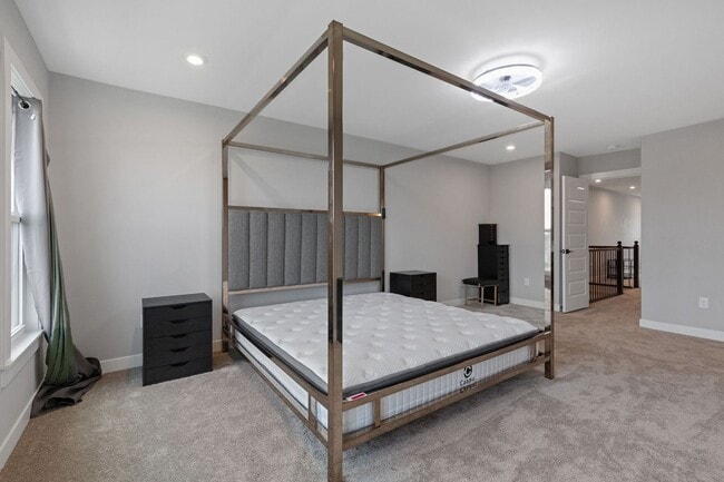 Building Photo - 6032 Windsor Dr