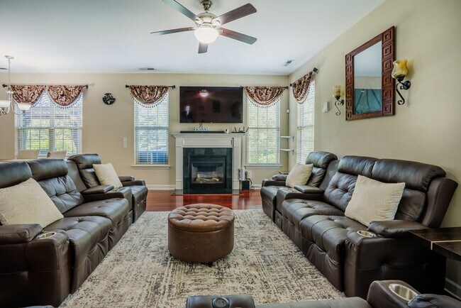 Building Photo - 4 Bedroom Home in the Village at Rolesville