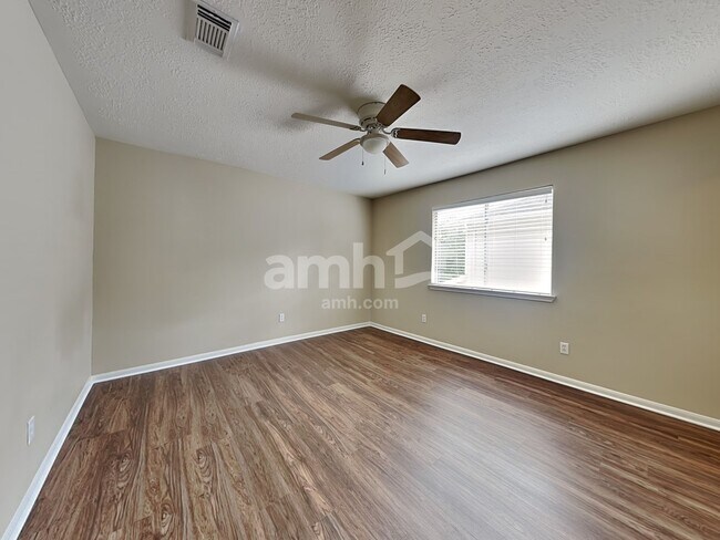 Building Photo - 3631 Windmoor Dr