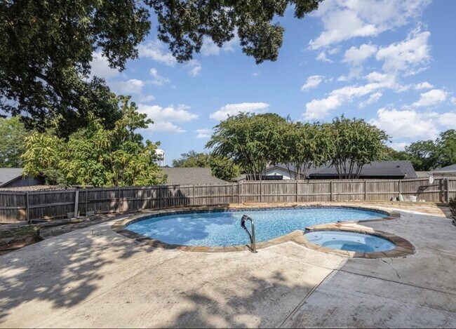 Primary Photo - 302 Fair Oaks Blvd