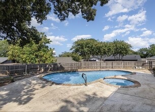 Building Photo - 302 Fair Oaks Blvd