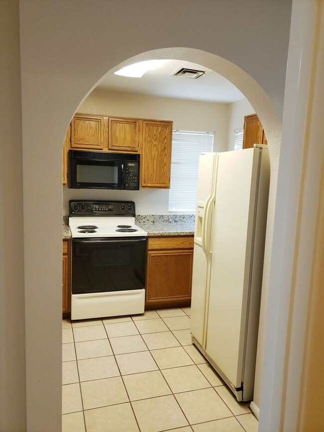 Building Photo - COMING SOON! Peoria Townhouse