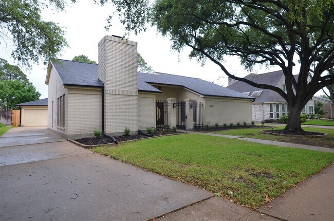 Building Photo - 12310 Burgoyne Dr