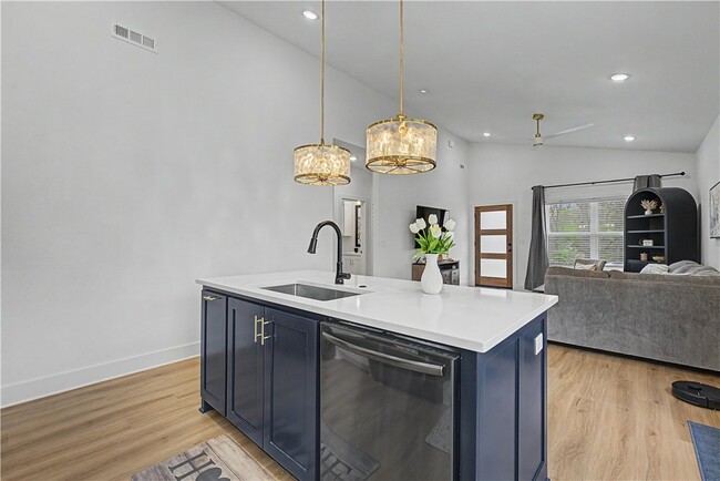 Building Photo - 20 Kentallen Ln