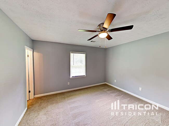 Building Photo - 110 W Forest Dr