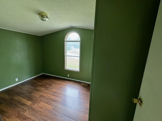 Building Photo - 96 Maple Ln