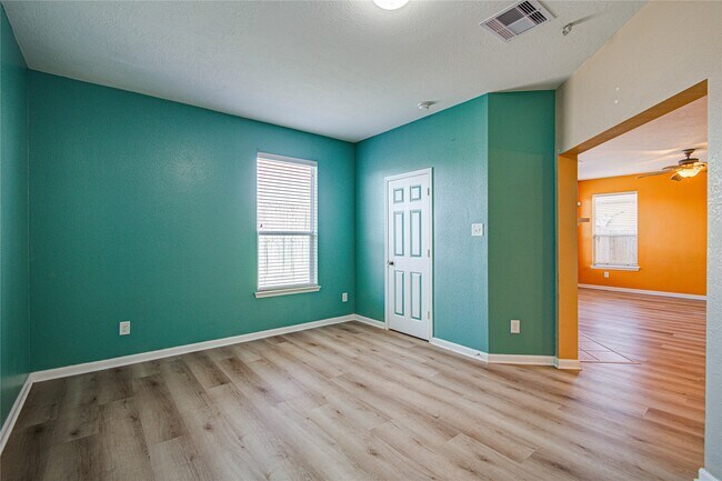 Building Photo - 4814 Mint Trails