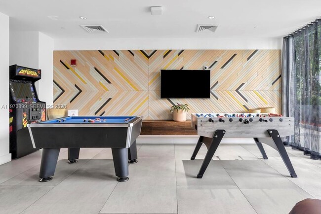 Building Photo - 121 NE 34th St