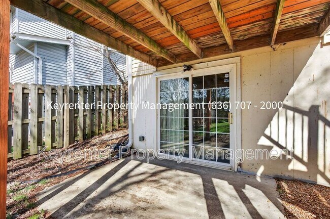 Building Photo - 971 Whispering Ridge Ln