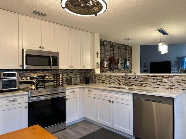 Building Photo - 1728 Shoreside Cir