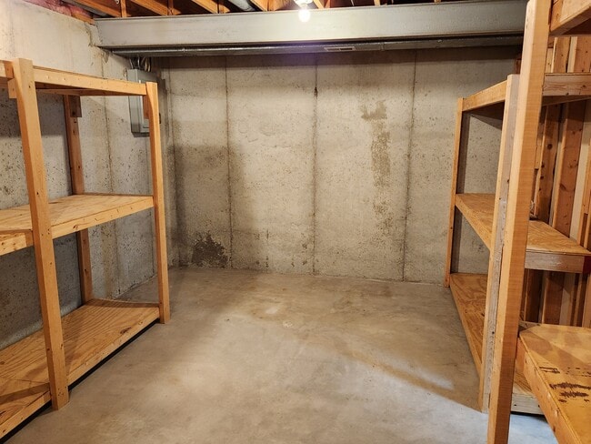 Large storage closet - 2525 Hidden Meadow Ln