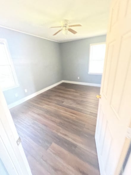 Building Photo - 2026 E Frank Phillips Blvd