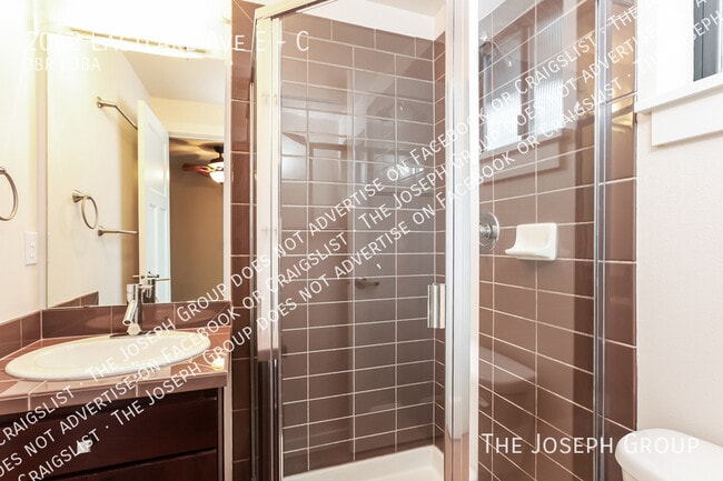 Building Photo - 2042 Eastlake Ave E