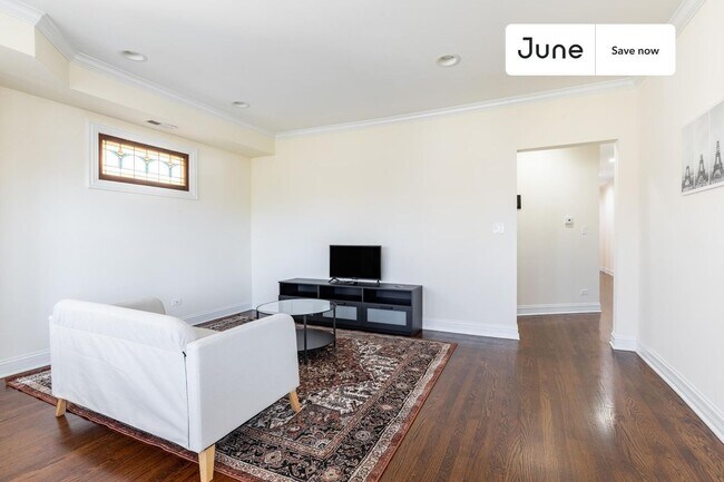 Building Photo - 3743 N Albany Ave