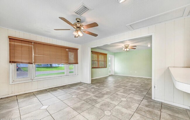 Building Photo - 4189 Hammock Dr