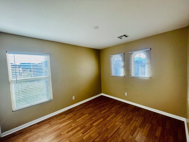 Building Photo - Open Design Plan 3 Bd + Office, 3 bth, New Floors, New paint!