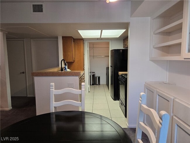 Building Photo - 1909 Mountain Hills Ct