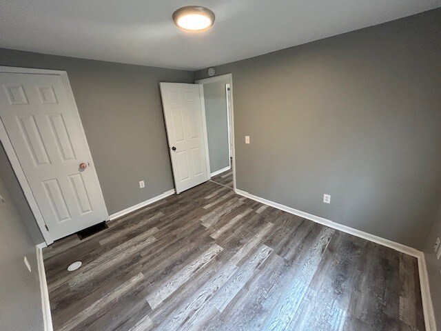 Building Photo - 330 E Chestnut St