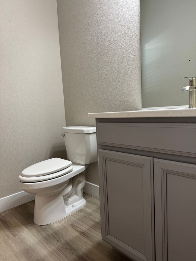 Building Photo - Like new 3 bed, 2.5 bath, 2 car in Lorson Ranch!