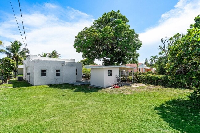 Building Photo - 719 Briggs St