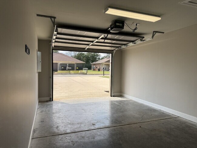 Building Photo - "Charming 2-Bed, 2-Bath Duplex Retreat in New Market's Idyllic Setting!"