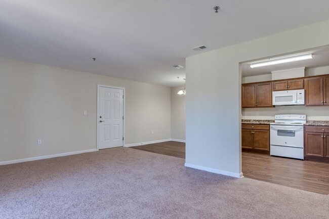 Building Photo - Welcome Home – Spacious Apartment with Mod...