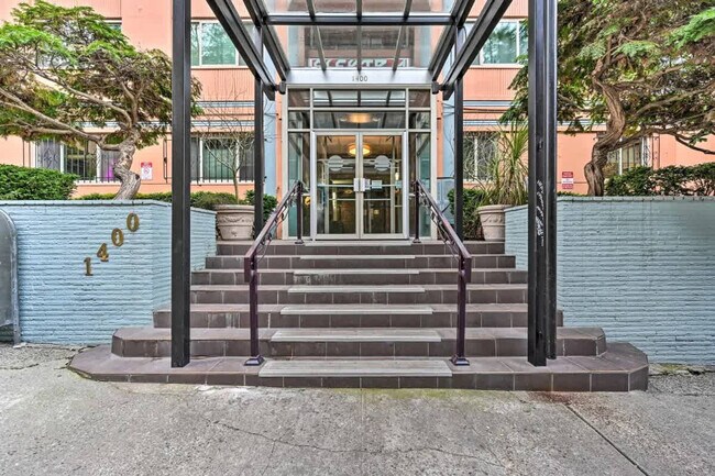 Building Photo - 1400 Hubbell Pl