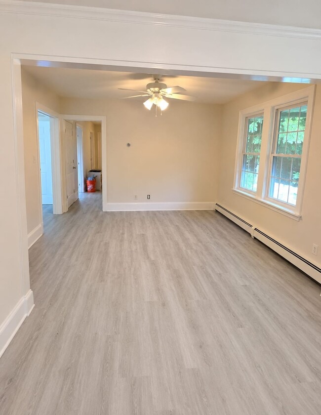 Building Photo - 308 Pleasant Valley Pky