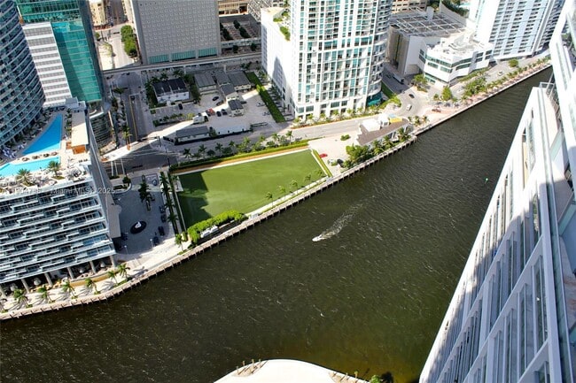 Building Photo - 475 Brickell Ave