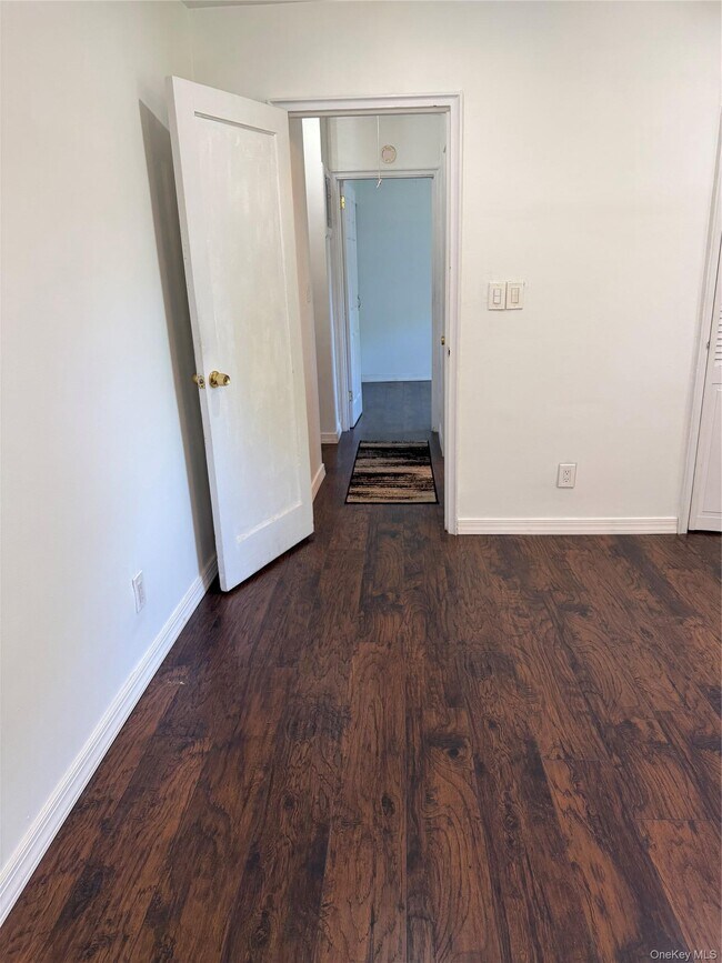 Building Photo - 82-32 Langdale St