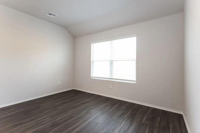 Building Photo - 1806 Dogwood Dr