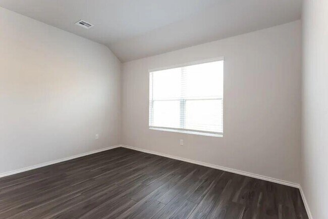 Building Photo - 1903 Dogwood Dr