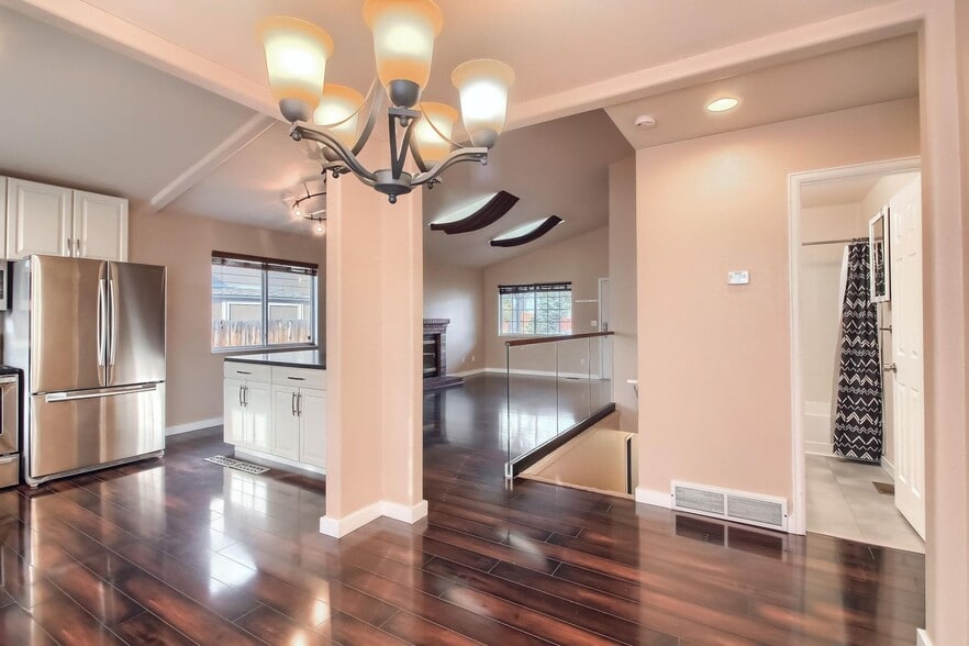 Building Photo - 3884 W 63rd Pl