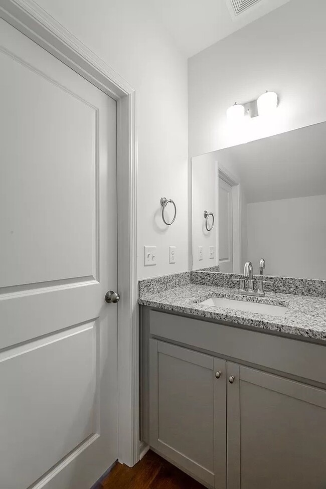 Building Photo - 5558 Stream Ln