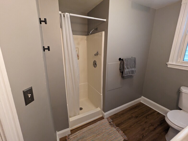 Building Photo - 241 Spring St