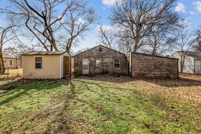 Building Photo - Beautifully remodeled 3 bedroom/1 bath in ...