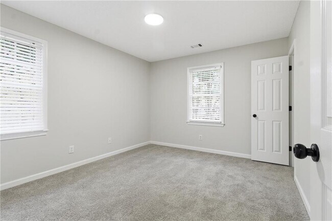 Building Photo - 2110 Meadow View Ct