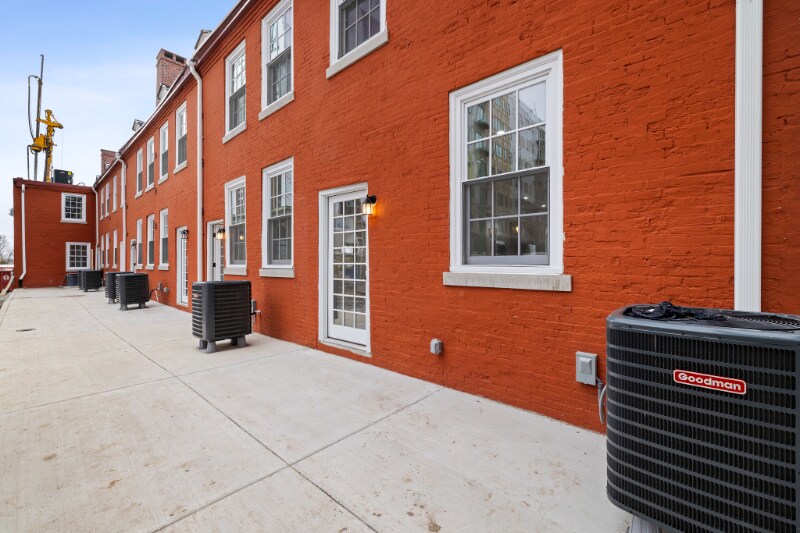 Building Photo - 33 Fairmount Ave