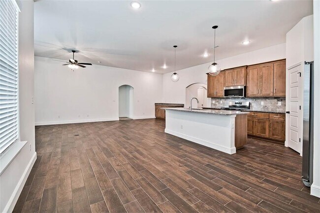 Building Photo - 2140 Bluestem Dr