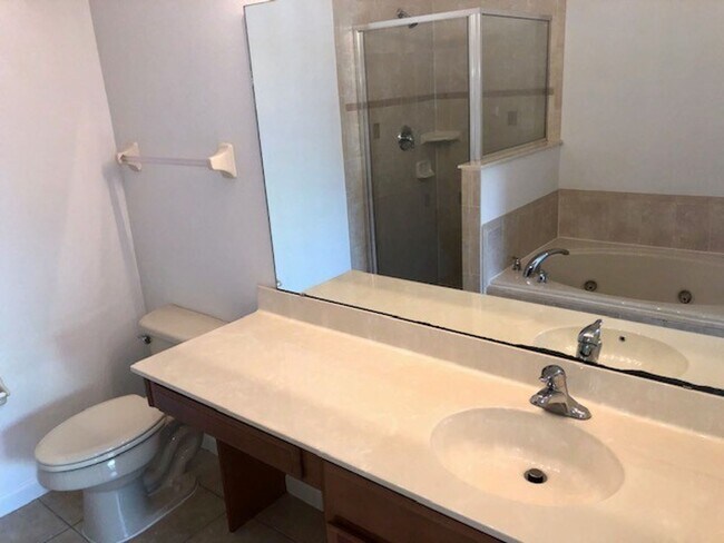 Building Photo - Remodeled Kitchen!! Wonderful Avalon Park-...